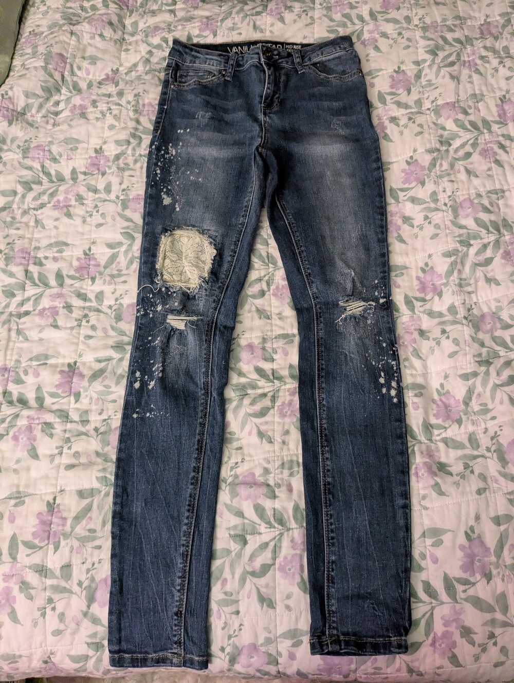 Vanilla Star Mid Rise Skinny Dark Blue Wash Jeans W/ White Lace And Paint Detail